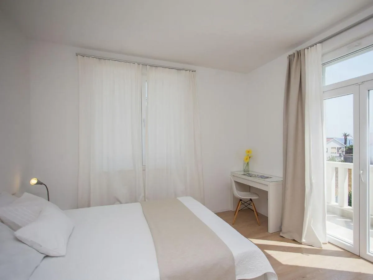 Beautiful Villa 100M From The Sea Kastela